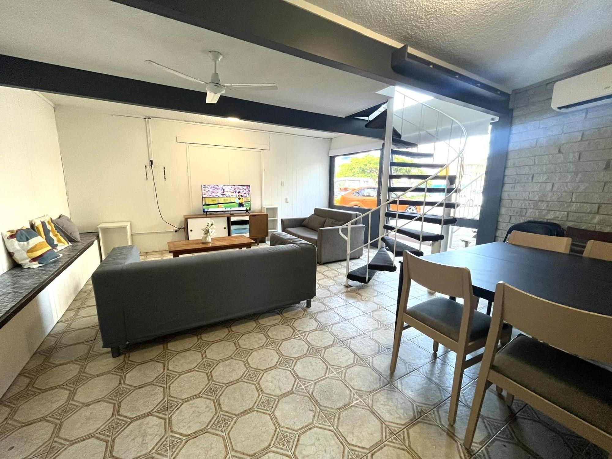 גולד קוסט Tropicana Motel מראה חיצוני תמונה